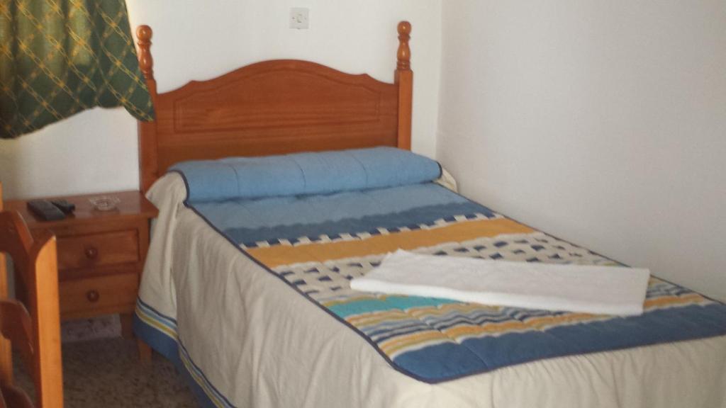 Single Room with Shared Bathroom,1589416695:JPEG